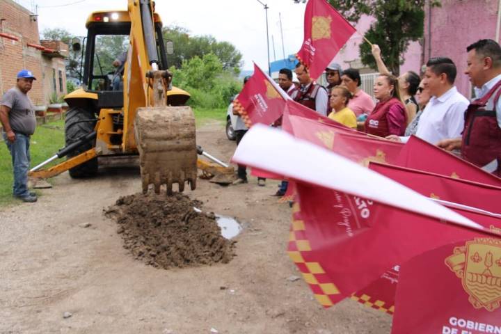 El Salto inicia obras de colector sanitario y rehabilitación vial en La Alcantarilla