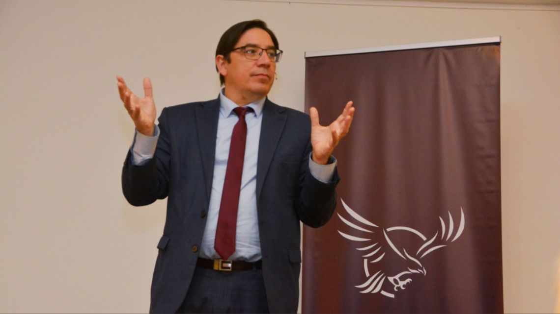 El subsecretario de Políticas Universitarias huyó de una reunión con estudiantes de la UBA y el video se volvió viral