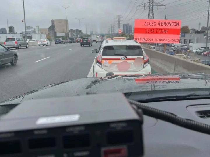 Driver of Ottawa bylaw car charged for using cellphone