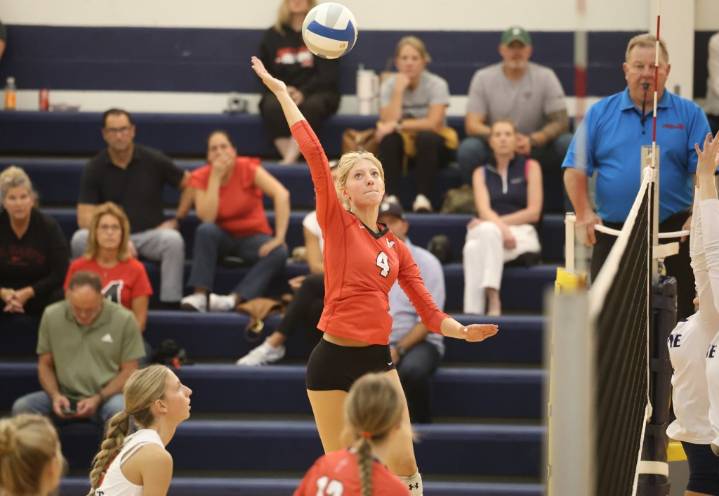 Orchard Lake St. Mary’s stays unbeaten in Catholic League with sweep at Shrine
