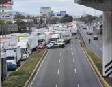 Asentamiento vial bloquea autopista México-Querétaro en Tepotzotlán