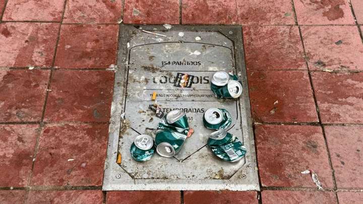 Los radicales del Atlético vuelven a profanar la placa de Courtois en el Metropolitano