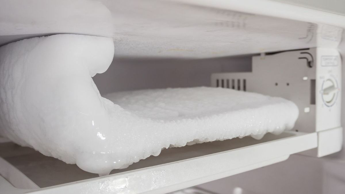 Cómo quitar el hielo pegado del congelador o freezer usando 2 materiales