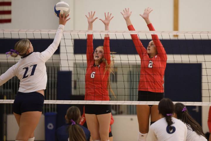 Photos of Orchard Lake vs. Royal Oak Shrine in CHSL volleyball action