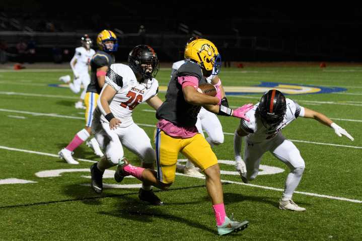 Late fourth-down stop leads Chicopee Comp football past Hopkinton