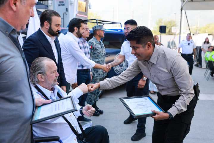 Reconoce Mauricio Fernández, Alcalde de San Pedro a policías por trayectoria y acciones