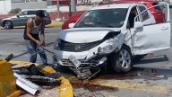 Ignora semáforo en rojo y ocasiona accidente vial en bulevar Jesús Valdés Sánchez