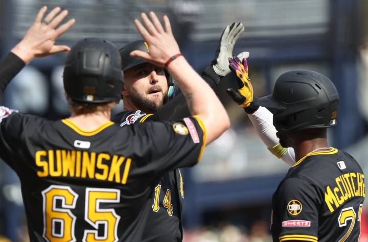 Deadspin | Pirates power up to rout Athletics in home finale