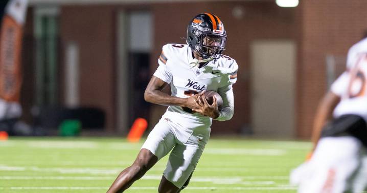 6-5A Division I Football Roundup: Wranglers, Skeeters open district season with wins