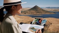 La ilustradora extremeña Alicia Aradilla recorre la región para mostrar su riqueza natural y rural entre sus seguidores