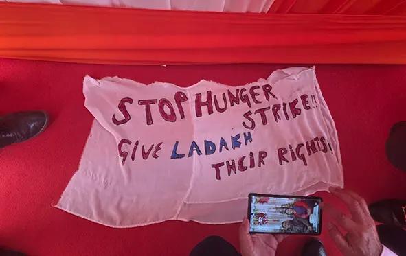 Youth detained for displaying protest flag during PM’s address
