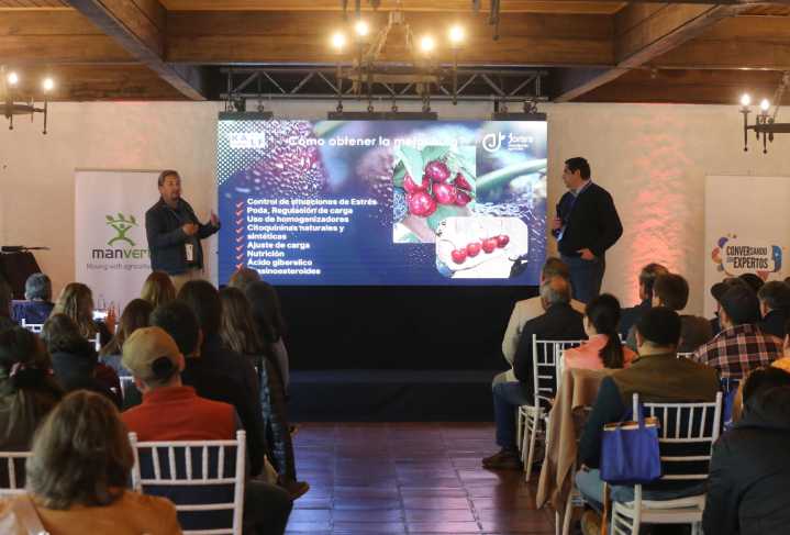 Curicó proyecta liderazgo en producción de cerezas con exitoso conversatorio