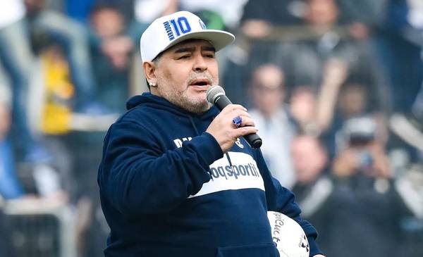 Un famoso mural de Diego Maradona fue vandalizado por encapuchados