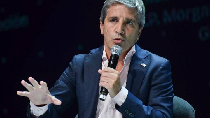 Milei y Caputo se abrazan a un plan detonado