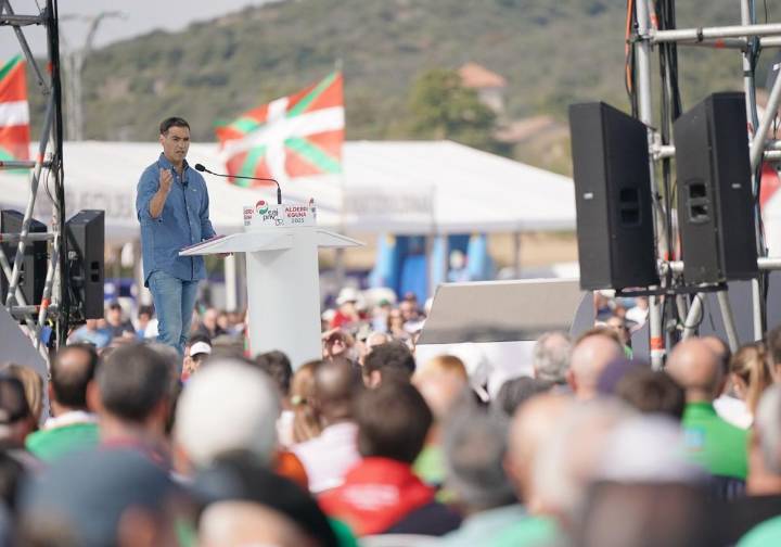 «Ayuso entzun, Euskadi euskaldun!», el lema del lehendakari más ovacionado por la militancia