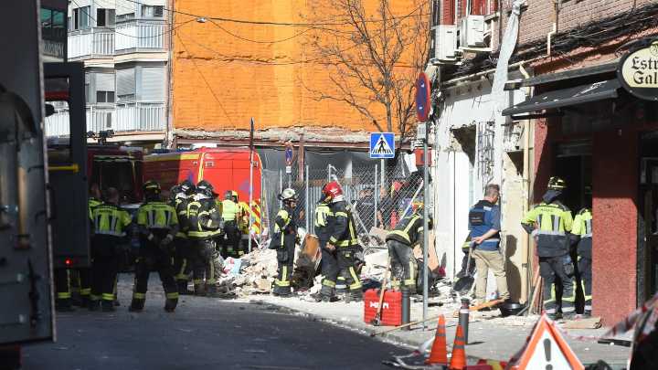 Encuentran un segundo cadáver bajo los escombros de la explosión en Vallecas