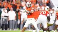 No. 10 Miami digs in late, tops No. 6 Notre Dame 27-24 in thriller – NBC 6 South Florida