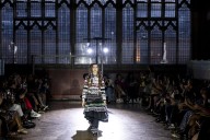 La creatividad como acto de resistencia: Londres busca su sitio en el panorama de la moda global