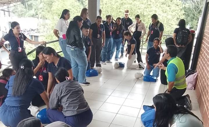 Estudiantes de Regencia de Farmacia del CAT Mocoa Adquieren Habilidades Vitales en Taller de RCP