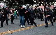 California firma ley que prohíbe a agentes de ICE ocultar su identidad
