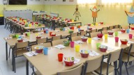 Más de la mitad de niños en riesgo de pobreza inician el curso sin beca comedor: "No es capricho"