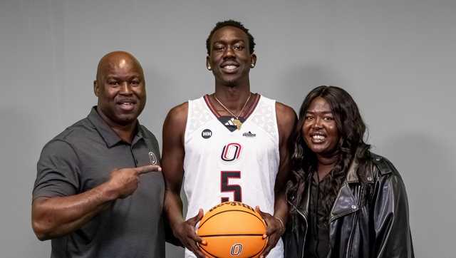 Omaha men's basketball travels to Utah for Deng Mayar's funeral