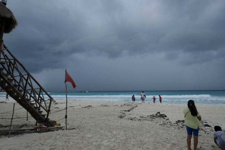 Nuevo Ciclón Toma Fuerza y Puede Interactuar con Tormenta Humberto: ¿Cuándo se Forma Imelda?