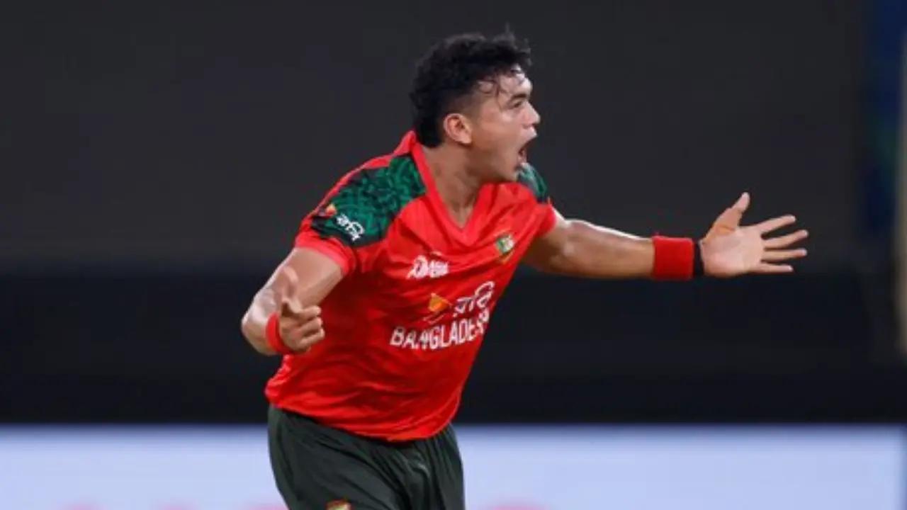 Taskin Ahmed's three-wicket haul helps Bangladesh restrict Pakistan to 135 runs