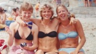Three sisters posed for a photo on a beach in the 1980s. Over 40 years later they recreated it