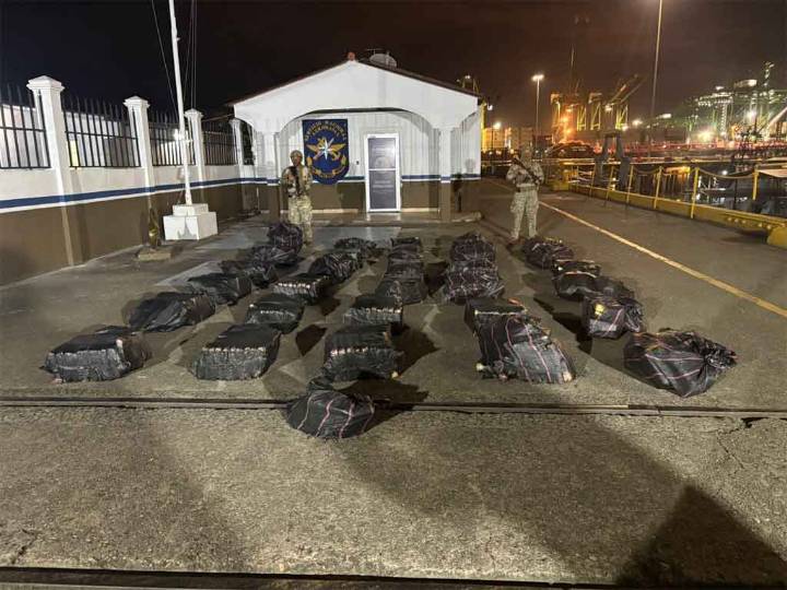 Panamá incauta una tonelada de droga oculta en contenedores