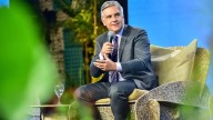 Llaryora viajó a Europa para buscar financiamiento mientras Milei desembarca en Córdoba para pescar votos