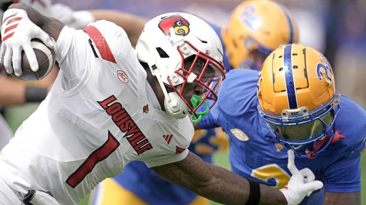 Miller Moss throws 3 TDs as Louisville rallies past Pitt 34