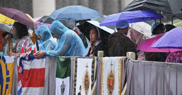 León XIV asegura ante 35.000 fieles su oración para que los jóvenes «tengan una fe cada vez más madura»