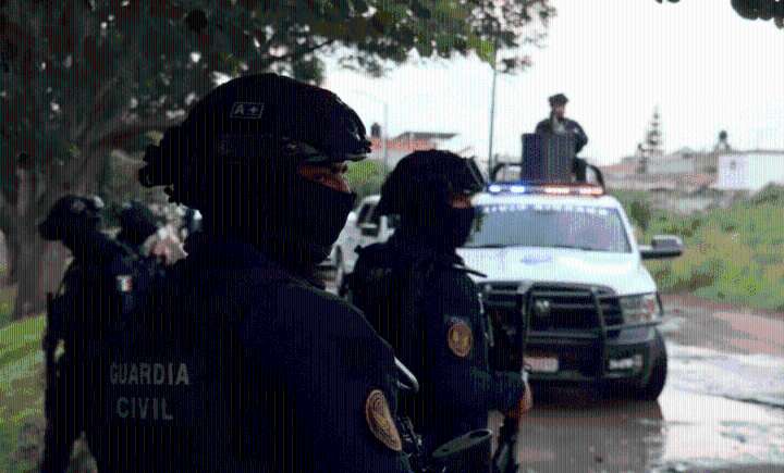 Rescatan a dos federales secuestrados por el CJNG en Michoacán