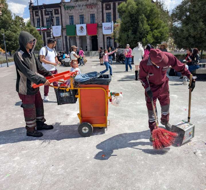 Retiran 13 toneladas de basura tras festejos patrios en Toluca