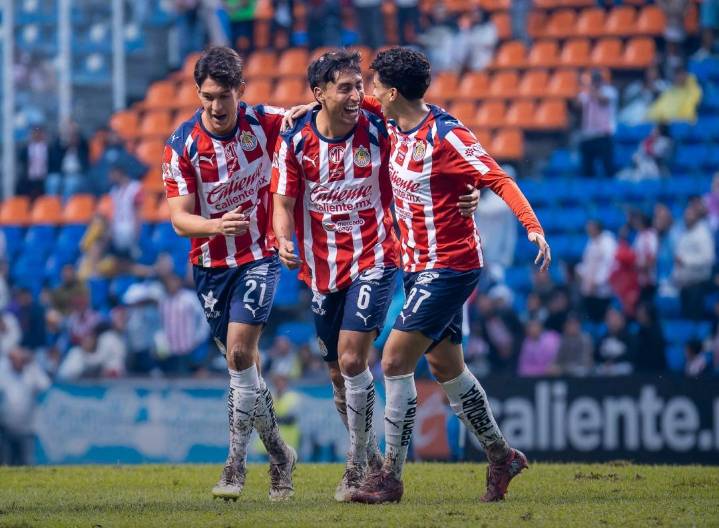 Chivas derrotó 2-0 al Puebla