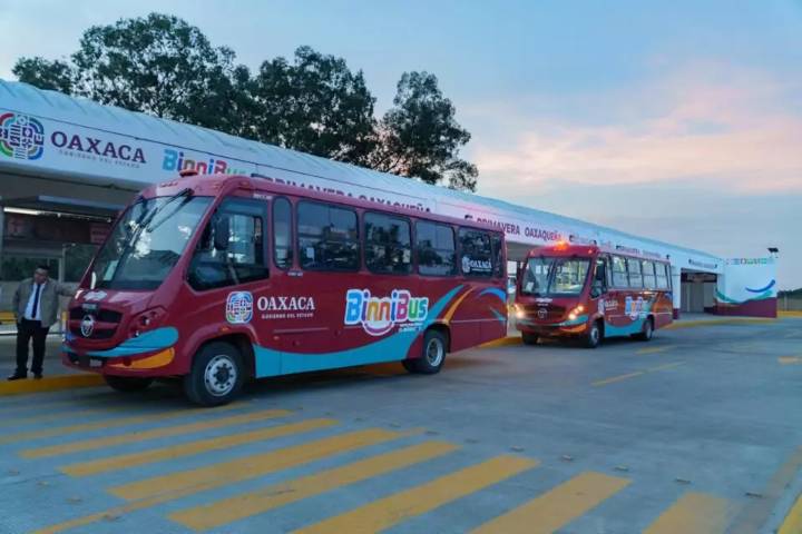 Incumplen inicio de 35 rutas del BinniBus; camiones vacíos en “prueba”