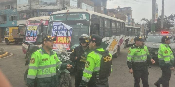 PNP impidió que transportistas se dirijan al Congreso de la República durante el paro del 6 de octubre