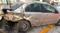 Jovencito inexperto choca contra auto estacionado al poniente de Nuevo Laredo