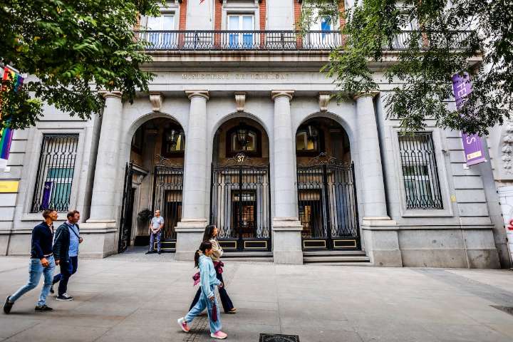 El personal del sistema de las pulseras antimaltrato: “La responsabilidad afecta tanto al ministerio como a las empresas adjudicatarias”