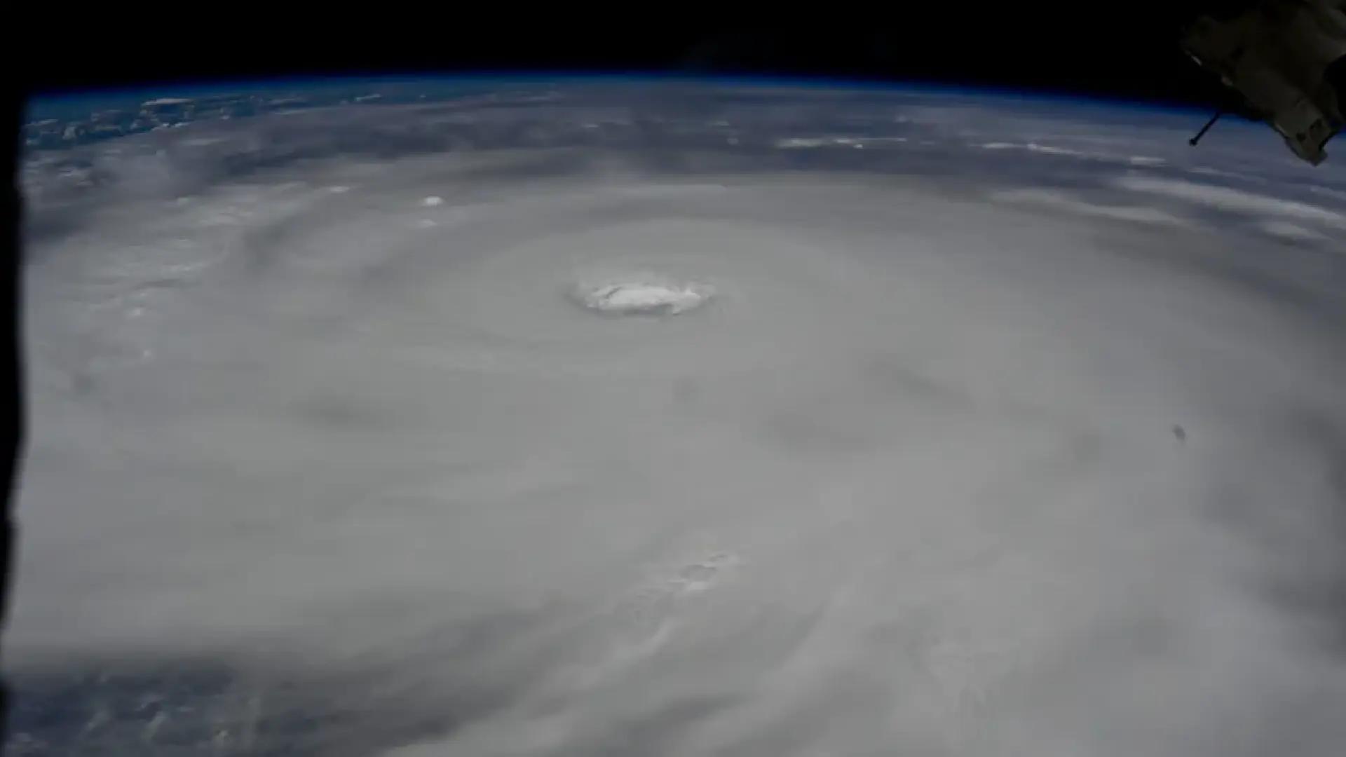 La vista desde el espacio del supertifón Ragasa, la tormenta del año que pone en vilo al sudeste asiático tras su paso por Filipinas