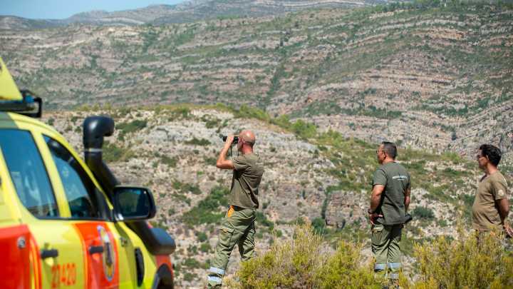 Emergencias investiga una cámara oculta en la base de bomberos forestales en Yátova (Valencia)