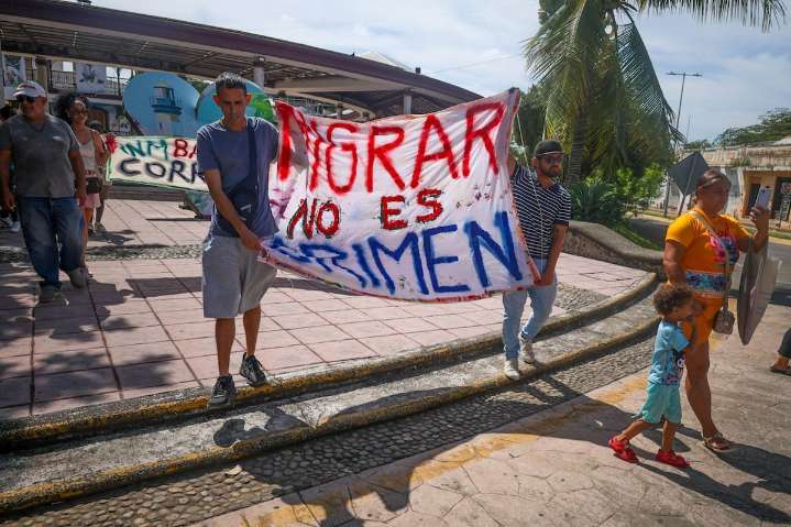 El 61% de los migrantes irregulares que llegan a México huyen de la violencia en su país de origen, afirma la ACNUR