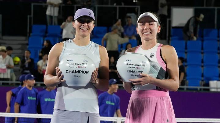 Świątek overcomes serving errors to win Korea Open title against Alexandrova