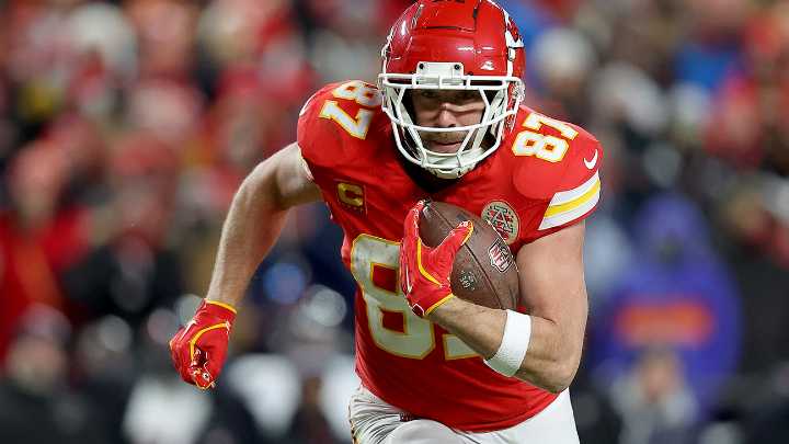 NFL Fines Travis Kelce for Making 'Obscene Gestures' in Game