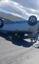 Automóvil termina volcado en Periférico Sur