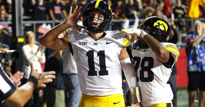 3 Burning questions for Iowa Football: How much impact did Mark Gronowski’s injury have?