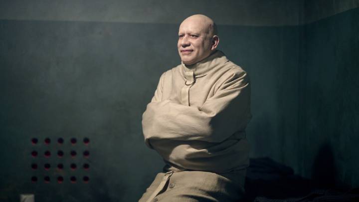 'Wednesday's Fred Armisen Shares Uncle Fester Spin