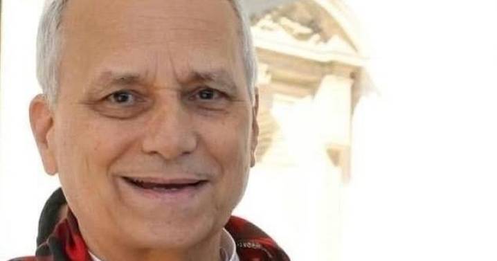 León XIV se pone un cachirulo regalado por una delegación de catequistas zaragozanos de peregrinación jubilea