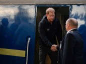 Tras visitar a su padre, el rey Carlos, Harry toma de sorpresa el tren nocturno a Kiev